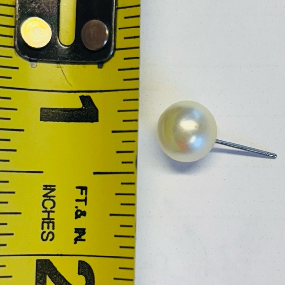 Silpada Pearl Stud Earrings. - Picture 6 of 6